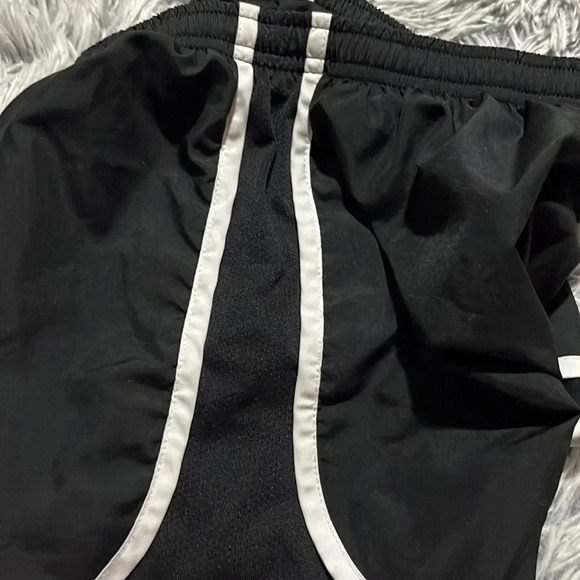 Nike Dri Fit Black Shorts Size Medium - Picture 13 of 13